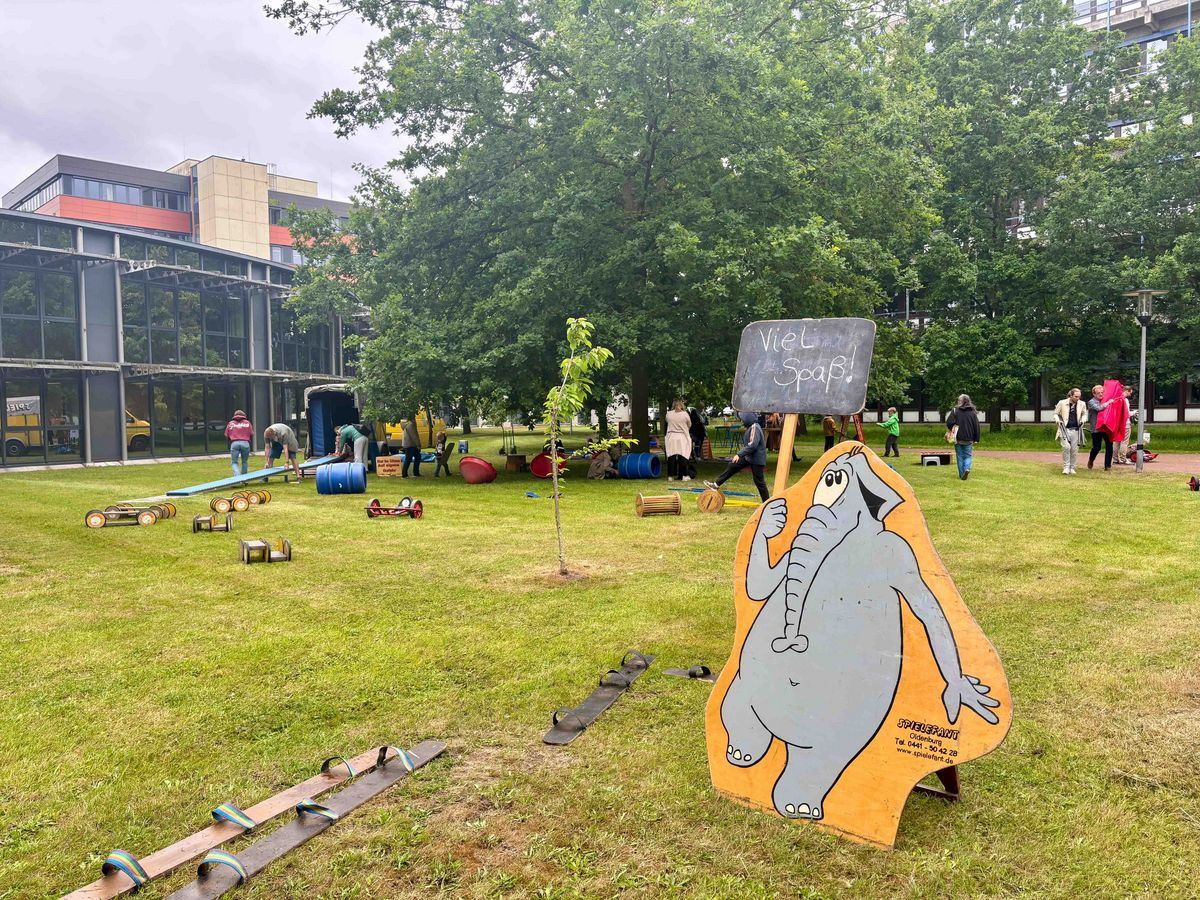 Spielefant für Kinder auf dem Sommerfest