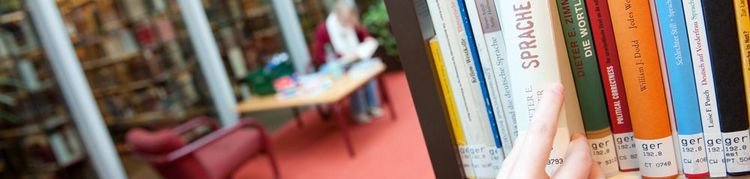 Bücherreihen in der Bibliothek Bücherreihen in der Bibliothek